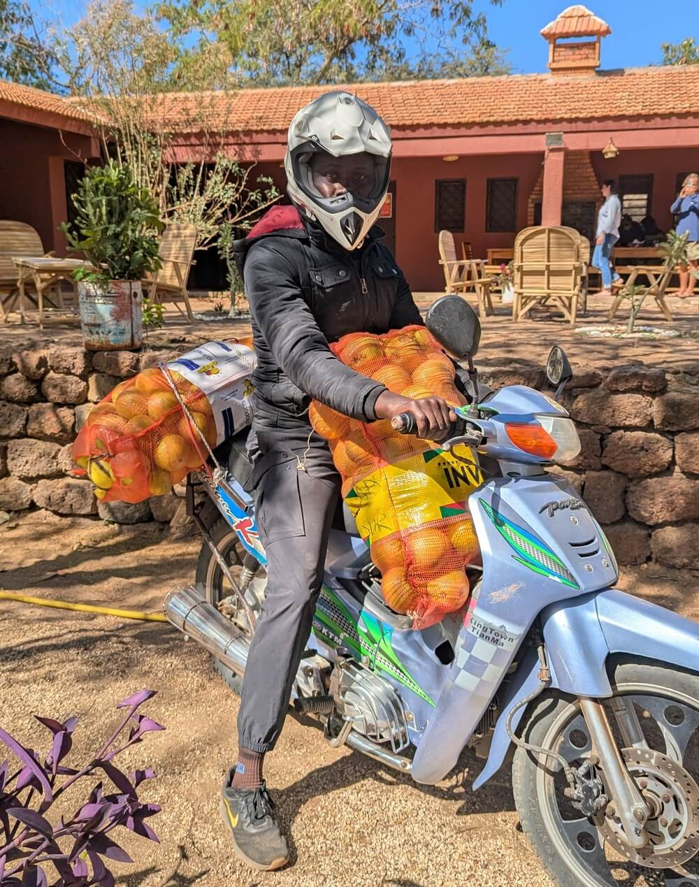 A grapefruit delivery in Senegal